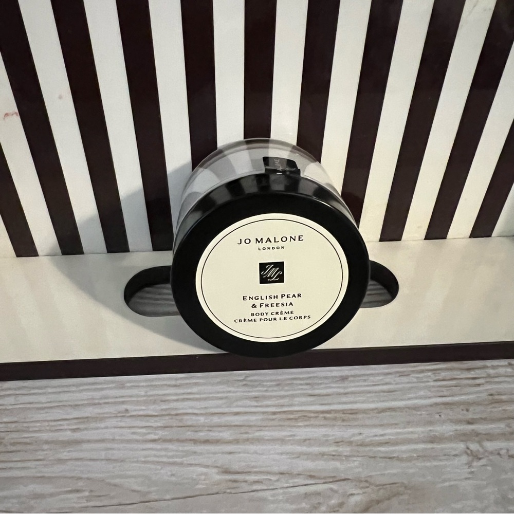 Jo Malone English Pear & Freesia Cream in Black and White